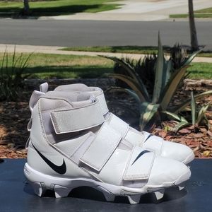 Nike Kids' Force Savage Shark 2 Football Cleats Shoes Size 6Y